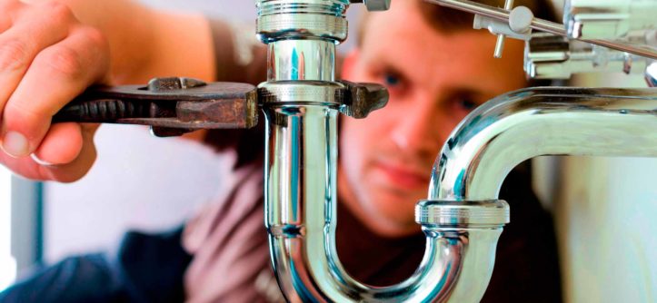 Why Choose Professional Plumbers: Top 3 Reasons Hire Them